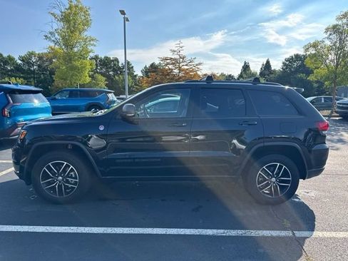 Used 2018 Jeep Grand Cherokee Trailhawk w/ Trailhawk Luxury Group AWD/4WD image 2