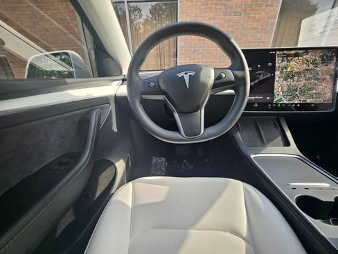 Used 2024 Tesla Model Y Long Range AWD/4WD image 4