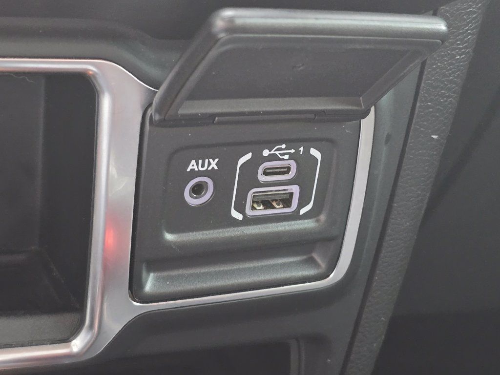 Used 2018 Jeep Wrangler Unlimited Sport AWD/4WD image 35