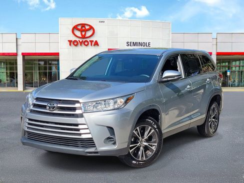 Used 2019 Toyota Highlander LE FWD image 1