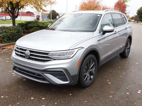 Used 2022 Volkswagen Tiguan SE w/ Panoramic Sunroof Package image 10