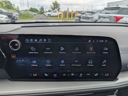 Used 2025 Chevrolet Traverse LT w/ Sun and Wheel Package AWD/4WD image 16