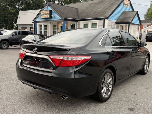 Used 2017 Toyota Camry SE FWD image 6