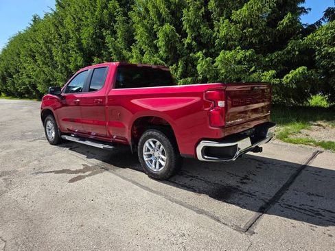 Used 2023 Chevrolet Silverado 1500 LT w/ Z71 Off-Road Package AWD/4WD image 2