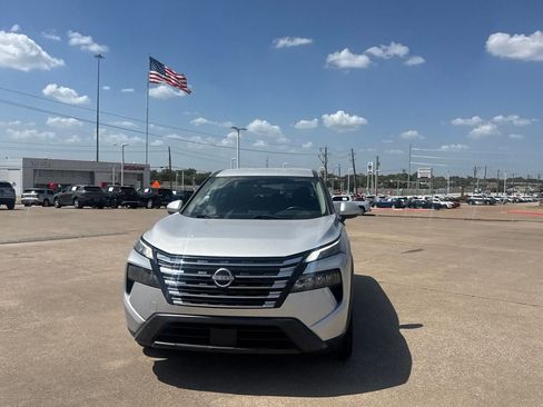 Certified 2024 Nissan Rogue SV AWD/4WD image 6