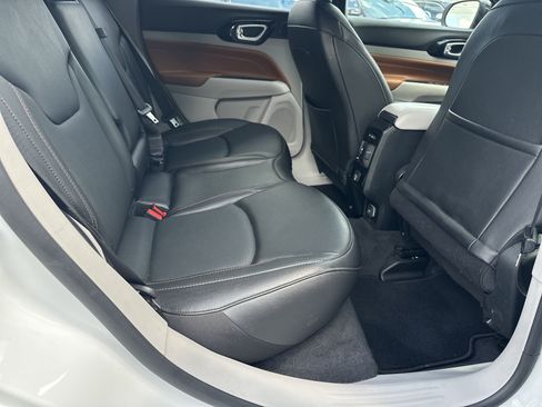 Used 2023 Jeep Compass Limited w/ Sun and Sound Group AWD/4WD image 18