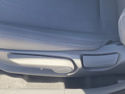 Used 2021 Hyundai Elantra SE FWD image 18