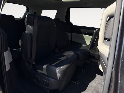 Used 2022 Kia Carnival SX Prestige FWD image 18