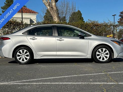 Used 2024 Toyota Corolla LE image 3