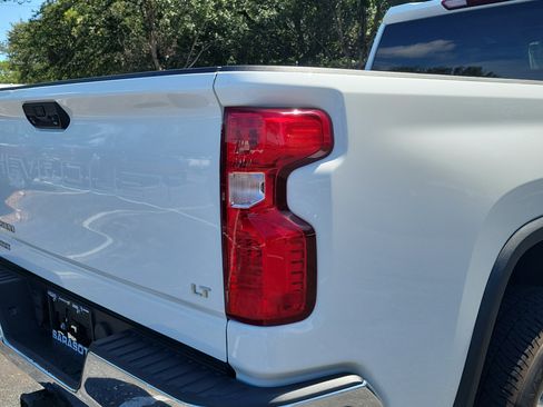Used 2024 Chevrolet Silverado 2500 LT AWD/4WD image 11