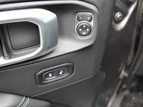 Used 2022 Jeep Wrangler Unlimited Sahara w/ Cold Weather Group image 23