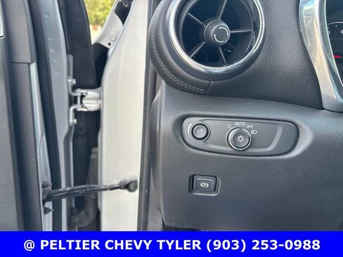 Used 2019 Chevrolet Blazer LT FWD image 11