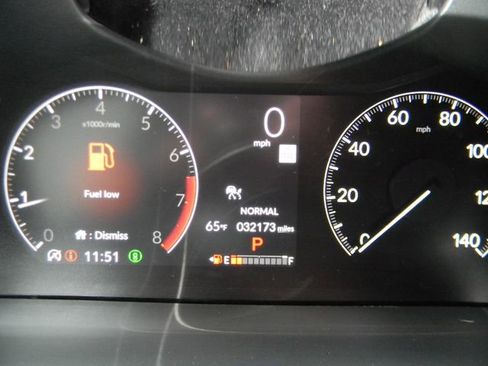 Used 2023 Honda Pilot Touring image 11