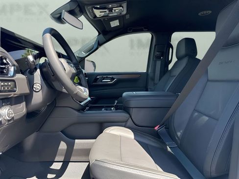 New 2026 GMC Yukon XL Denali AWD/4WD image 9