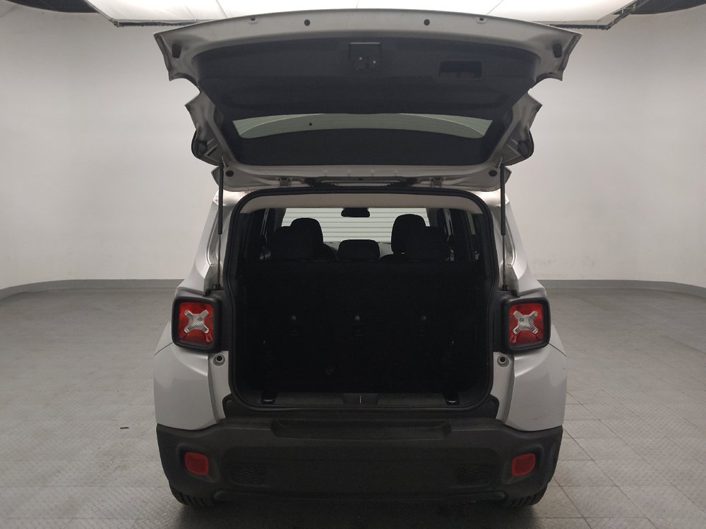 Used 2021 Jeep Renegade Latitude FWD image 29