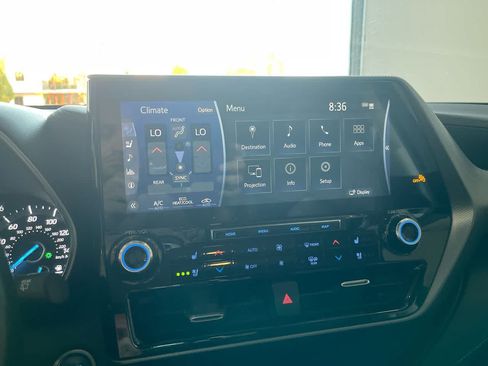 Used 2021 Toyota Highlander Platinum AWD/4WD image 16