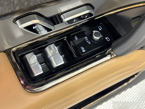 Used 2024 Land Rover Range Rover Sport SE image 13