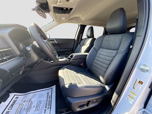 New 2026 Mitsubishi Outlander SE image 21