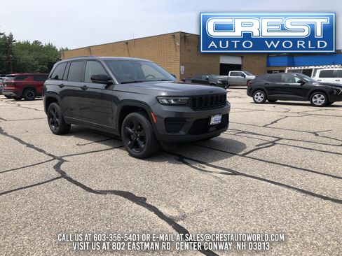 Used 2023 Jeep Grand Cherokee Altitude AWD/4WD image 1