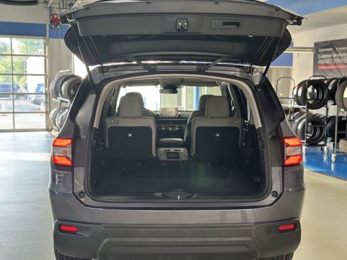 Used 2023 Honda Pilot LX image 7