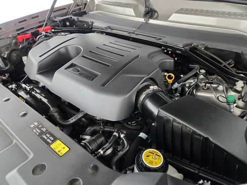 Used 2024 Land Rover Defender 130 X-Dynamic SE AWD/4WD image 19