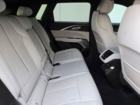 Certified 2024 Cadillac Lyriq Luxury AWD/4WD image 30