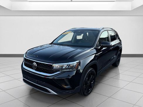 Used 2022 Volkswagen Taos SE image 3