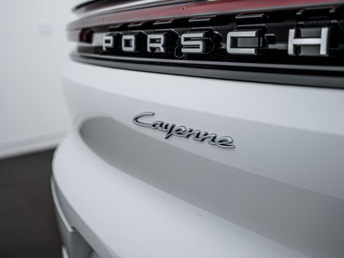 Certified 2025 Porsche Cayenne Coupe image 26