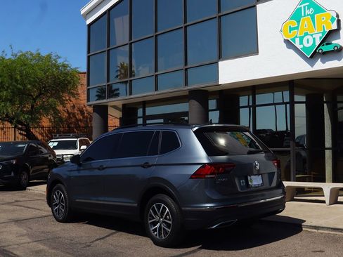 Used 2018 Volkswagen Tiguan SE w/ Panoramic Sunroof Package image 9