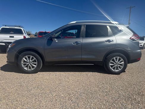 Used 2018 Nissan Rogue SV image 4