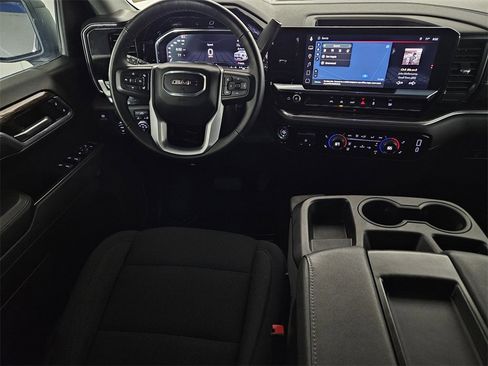 Used 2025 GMC Sierra 1500 Elevation image 9