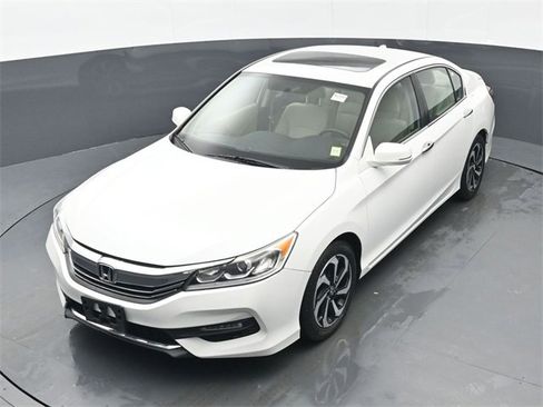 Used 2017 Honda Accord EX image 37