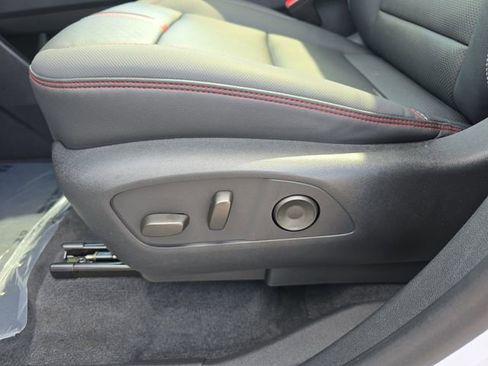 Used 2024 Chevrolet Traverse RS image 29