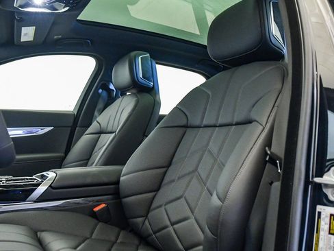 New 2026 BMW 750e xDrive image 23