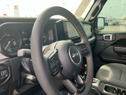 Used 2024 Jeep Wrangler Unlimited AWD/4WD image 9