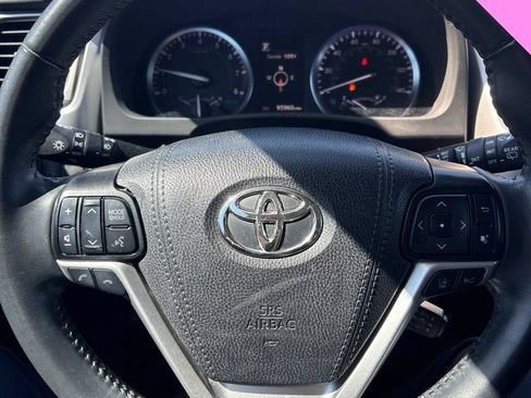 Used 2019 Toyota Highlander XLE FWD image 8