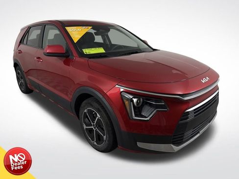 Used 2023 Kia Niro LX image 1