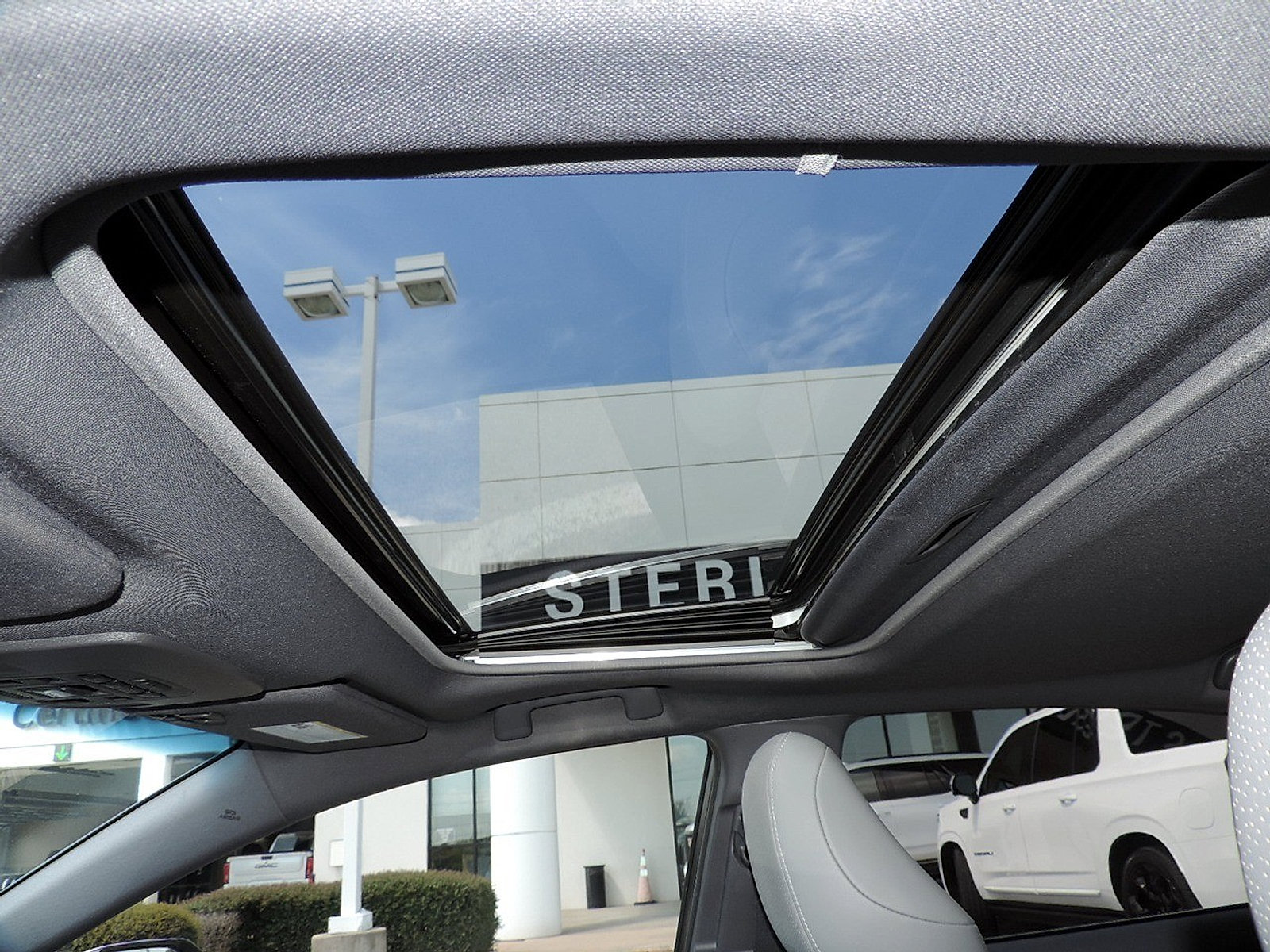 Used 2019 Toyota Avalon Limited FWD image 9