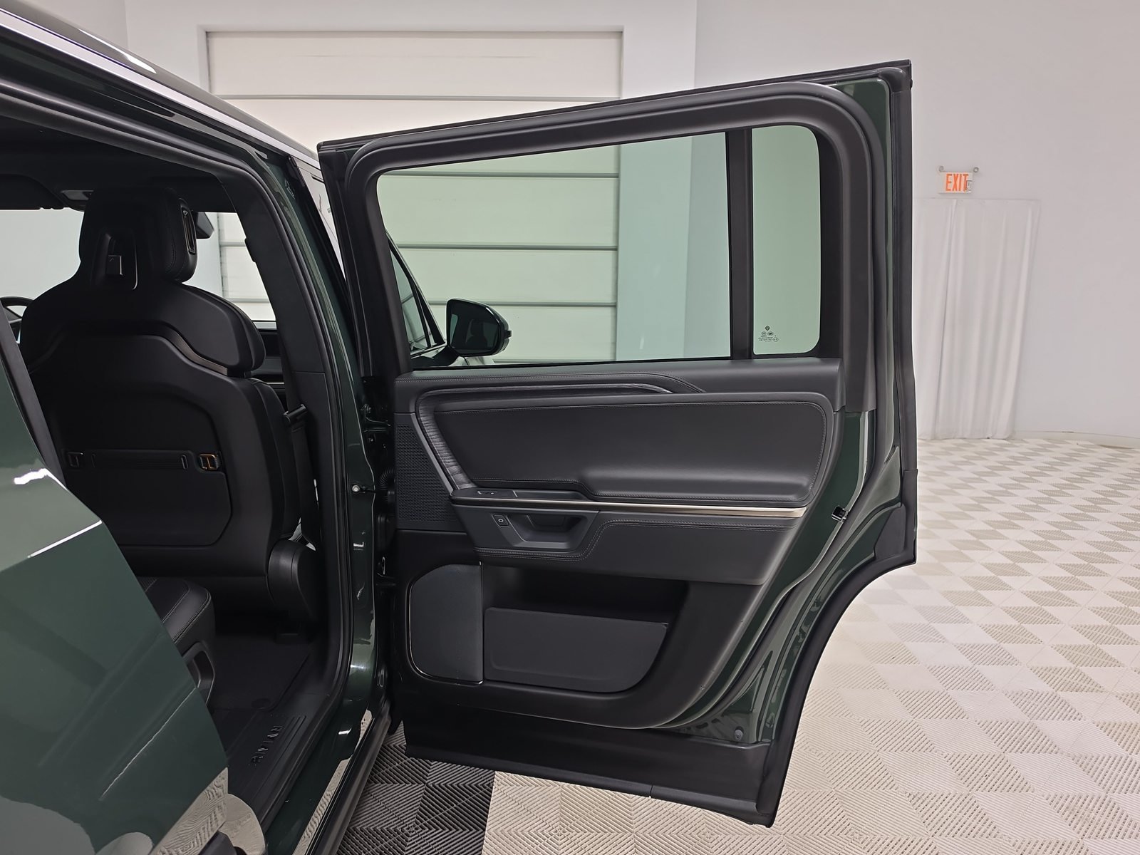 Used 2025 Rivian R1S Adventure Dual AWD/4WD image 19