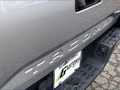Used 2018 Toyota Tacoma SR5 image 22