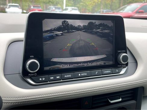 Used 2025 Nissan Rogue SV FWD image 24