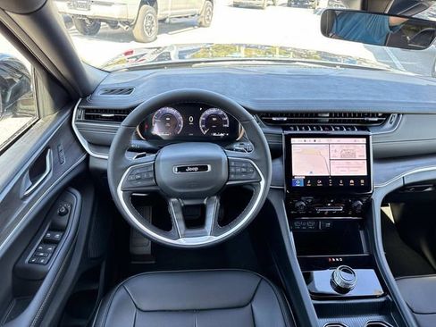 New 2025 Jeep Grand Cherokee Limited w/ Black Appearance Package image 13