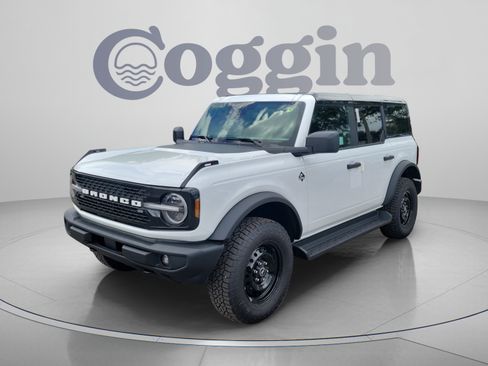 New 2026 Ford Bronco Outer Banks w/ Black Appearance Package AWD/4WD image 1