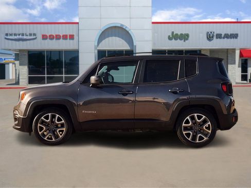 Used 2018 Jeep Renegade Latitude image 3