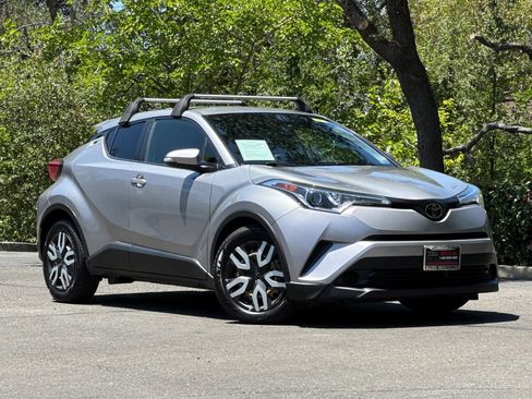 Used 2019 Toyota C-HR LE FWD image 2