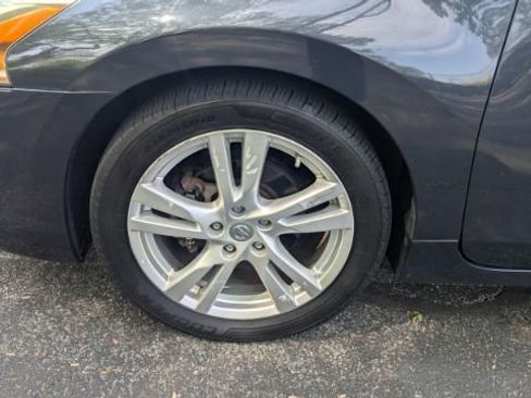 Used 2013 Nissan Altima 3.5 S image 9
