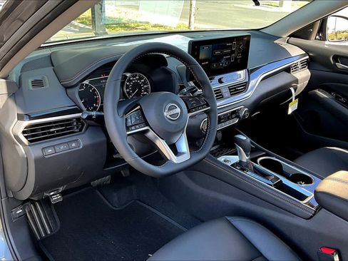 New 2025 Nissan Altima 2.5 SR image 8