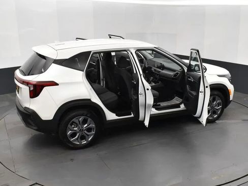 Used 2026 Kia Seltos LX FWD image 6