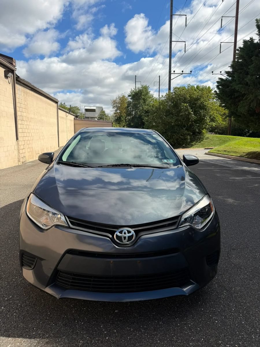 Used 2014 Toyota Corolla LE FWD image 2