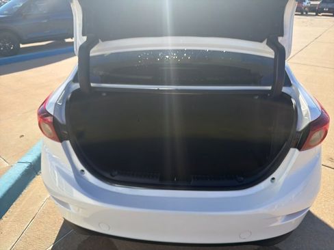 Used 2018 MAZDA MAZDA3 Grand Touring image 14